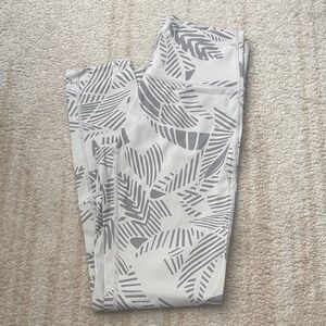 Aerie Gray and White Patterned Leggings